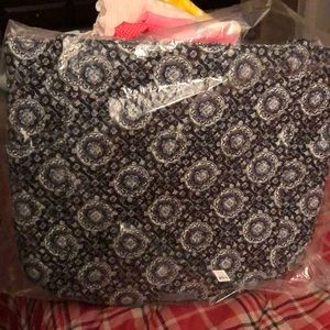 Vera Bradley bright tote in Charcoal medallion